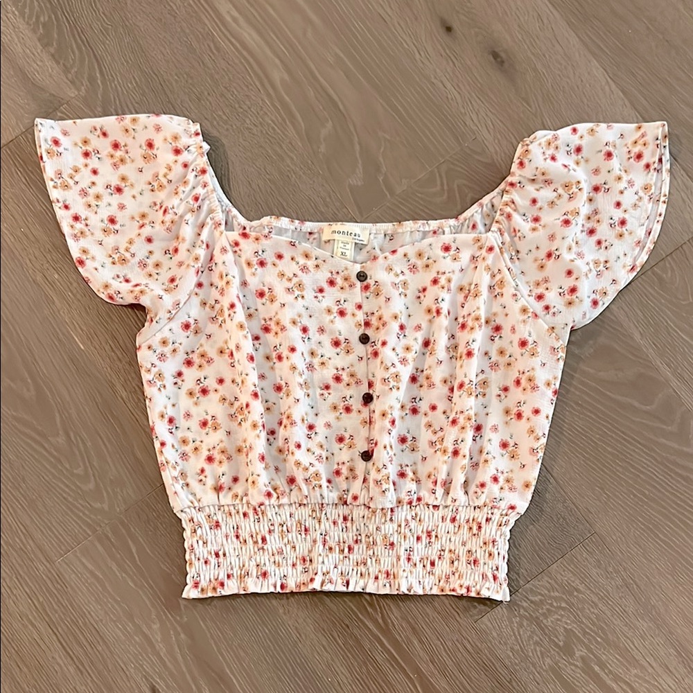Monteau white floral crop blouse. Size:XL. Gently Used.